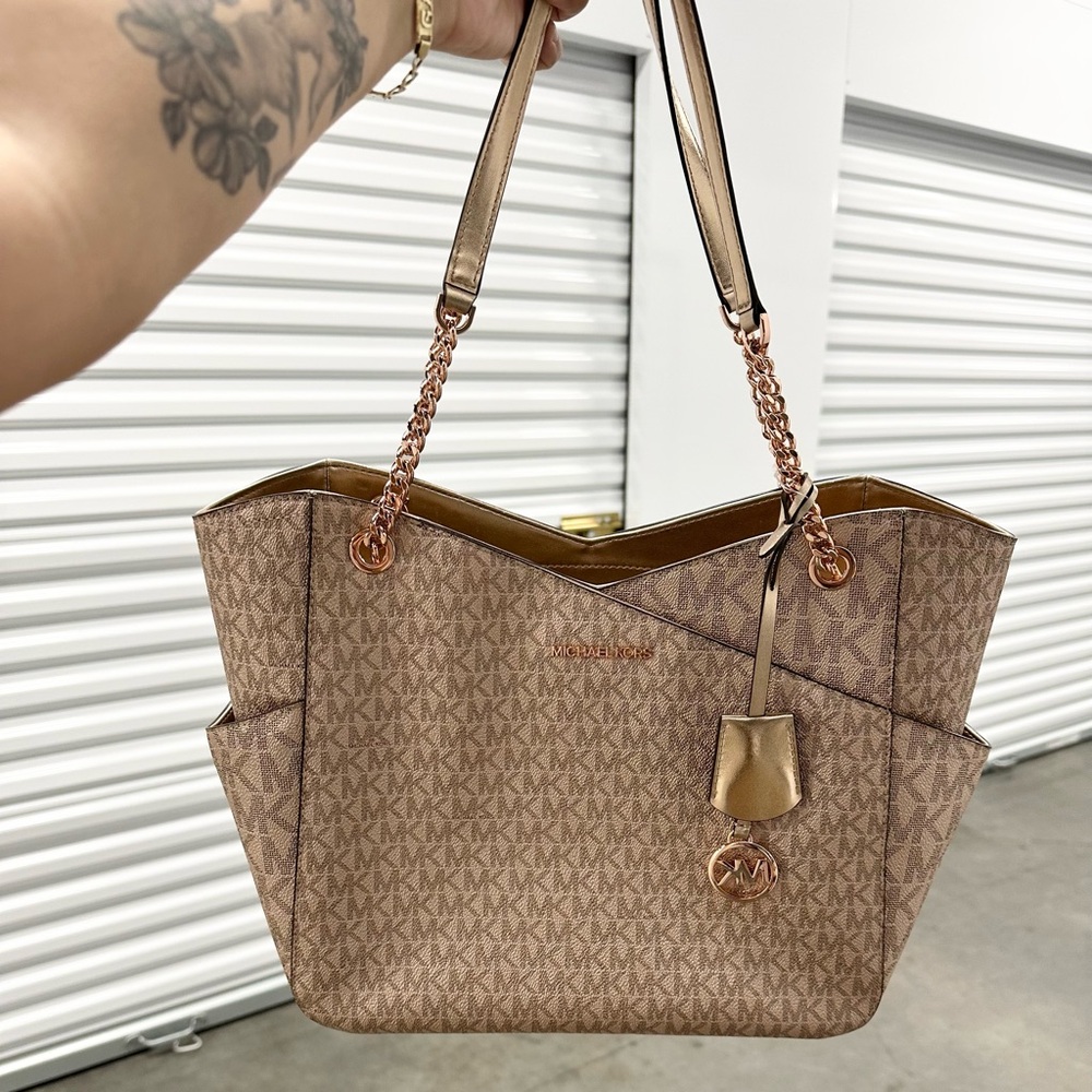 Michael Kors Jet Set Travel X chained Tote Bag